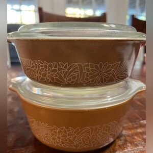 PYREX | Woodland vintage round casseroles with lid (2)